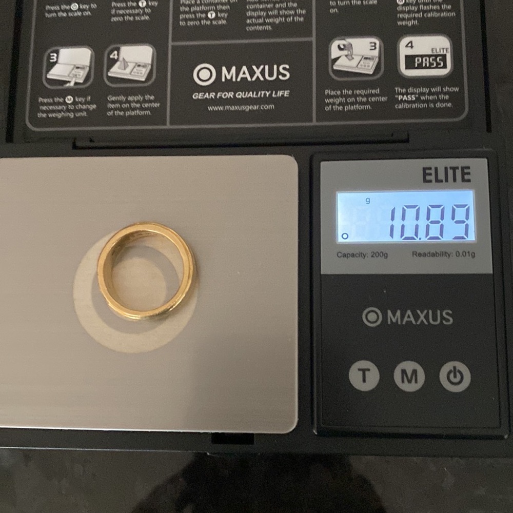 18 kt Gold and Diamond Band - Picture 6 of 7